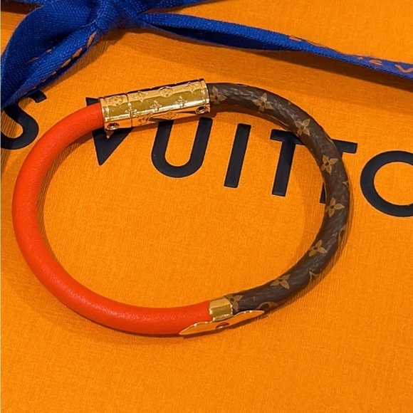 💯% Authentic Louis Vuitton Daily Confidential Bracelet✨ - Picture 8 of 9